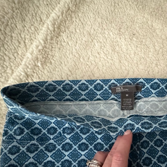 Cute capris worn once! - Picture 3 of 6